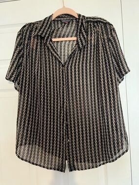 Vince Camuto Black, Cream & Brown Curved Chain Print Blouse
